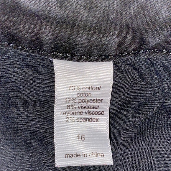 Maurices Black Button Down Fly Denim Shorts With Frayed Hem - Picture 6 of 6